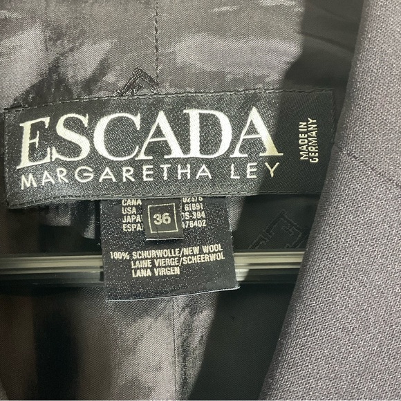 Escada Margaretha Ley 100% New Wool Dark Blue 7-Button Closure Cuffed Sleeve 36. - Picture 2 of 16